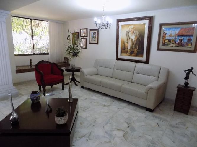 Casa de 5 alcobas en venta en Andalucia, Barranquilla, 400 m² · foto 2 de 19