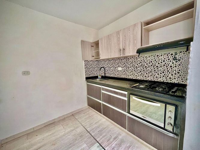 Casa de 3 alcobas en venta en Miraflores, Girardot, 50 m² · foto 2 de 16