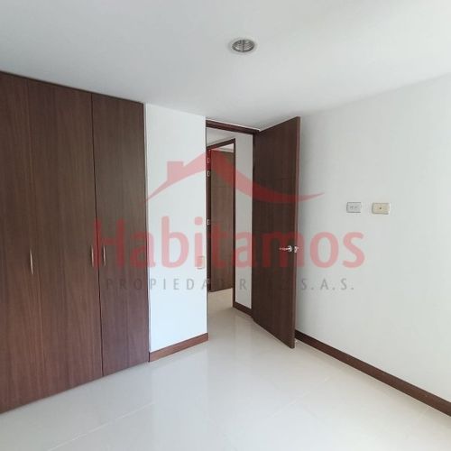 Apartamento de 2 alcobas en arriendo en Loma Del Indio, Medellín, 64 m² · foto 13 de 19