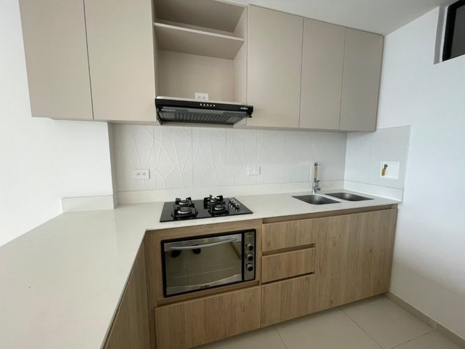 Apartamento de 3 alcobas en arriendo en Loma Del Escobero, Envigado, 88 m² · foto 2 de 14