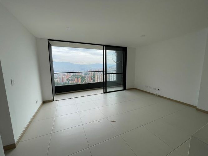 Apartamento de 3 alcobas en arriendo en Loma Del Escobero, Envigado, 88 m² · foto 3 de 14