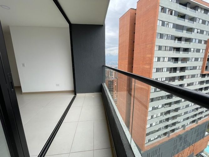 Apartamento de 3 alcobas en arriendo en Loma Del Escobero, Envigado, 88 m² · foto 5 de 14