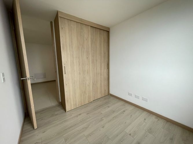 Apartamento de 3 alcobas en arriendo en Loma Del Escobero, Envigado, 88 m² · foto 9 de 14