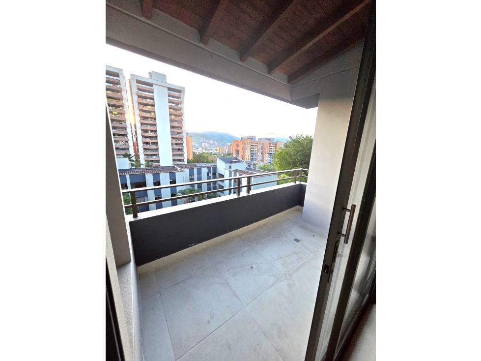 Apartamento en arriendo en La Abadia, Envigado · foto 3 de 13