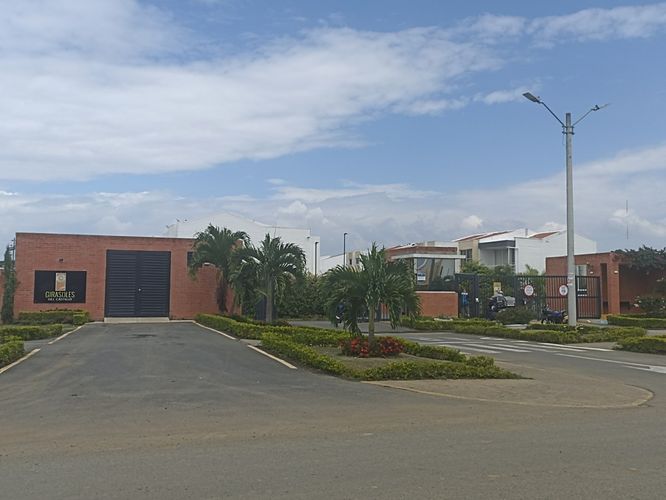 Casa de 3 alcobas en venta en El Castillo, Cali, 93 m² · foto 2 de 22