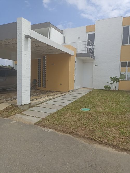 Casa de 3 alcobas en venta en El Castillo, Cali, 93 m² · foto 3 de 22