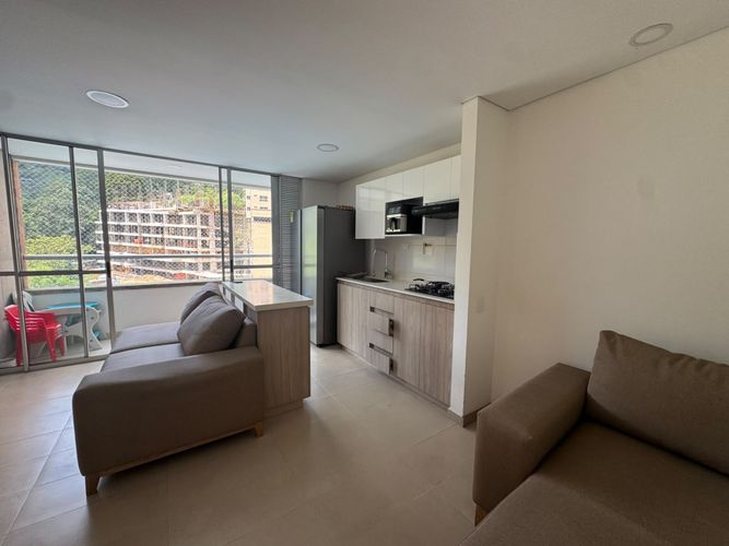 Apartamento de 3 alcobas en venta en Loma De La Doctora, Sabaneta, 68 m² · foto 2 de 14