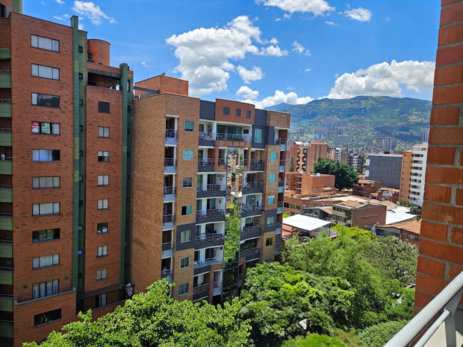 Apartamento de 2 alcobas en arriendo en Laureles, Medellín, 97 m² · foto 9 de 11