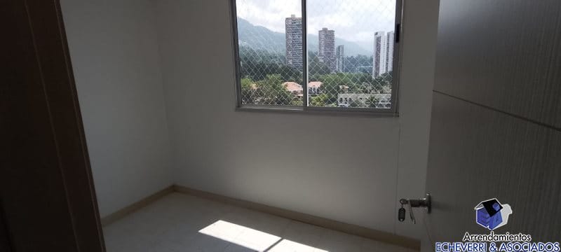 Apartamento de 3 alcobas en arriendo en El Tesoro, Medellín, 219 m² · foto 2 de 15