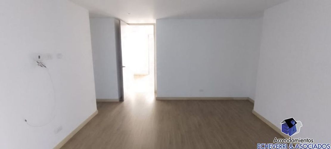 Apartamento de 3 alcobas en arriendo en El Tesoro, Medellín, 219 m² · foto 3 de 15
