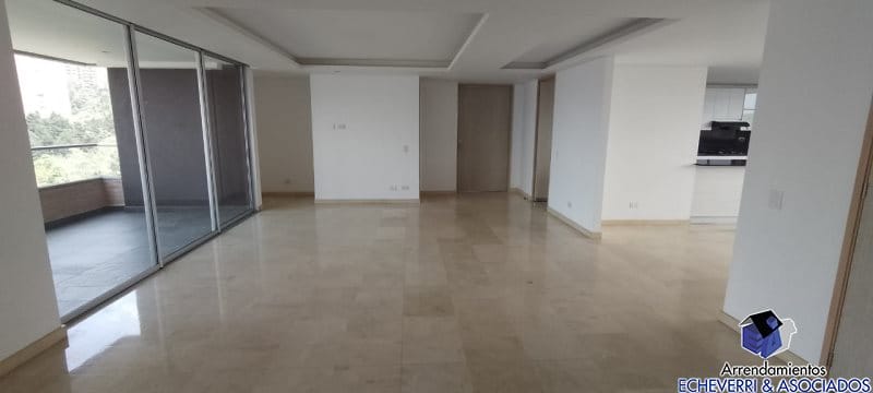Apartamento de 3 alcobas en arriendo en El Tesoro, Medellín, 219 m² · foto 4 de 15