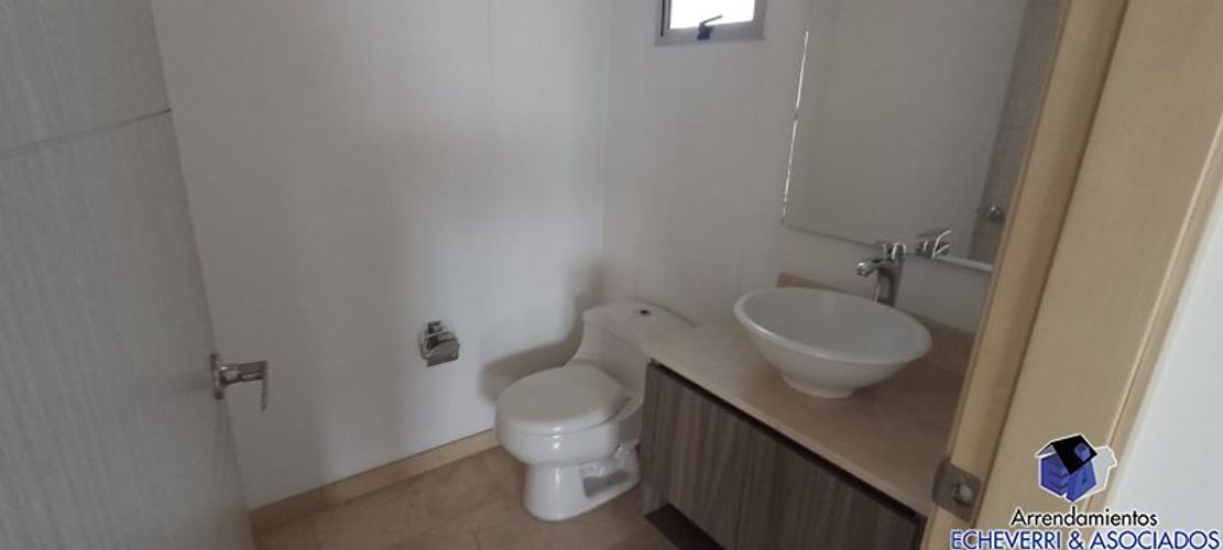 Apartamento de 3 alcobas en arriendo en El Tesoro, Medellín, 219 m² · foto 7 de 15