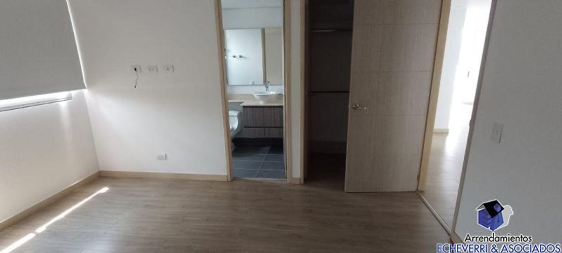 Apartamento de 3 alcobas en arriendo en El Tesoro, Medellín, 219 m² · foto 8 de 15