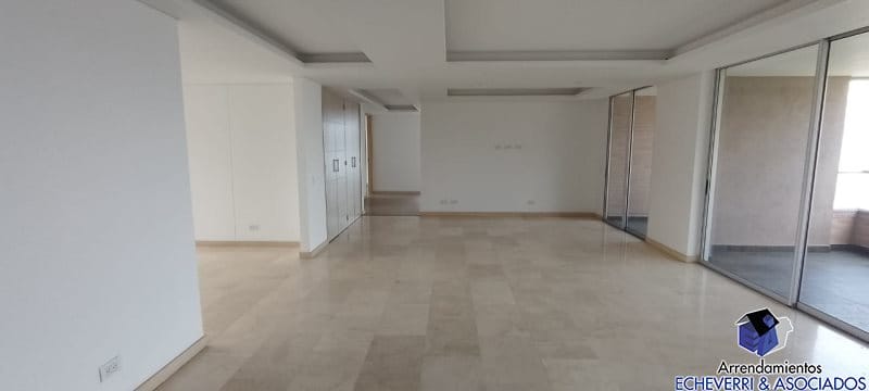 Apartamento de 3 alcobas en arriendo en El Tesoro, Medellín, 219 m² · foto 13 de 15