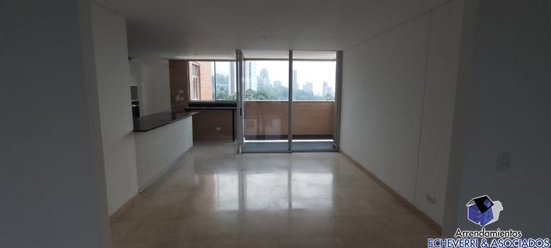 Apartamento de 3 alcobas en arriendo en El Tesoro, Medellín, 219 m² · foto 14 de 15