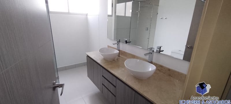 Apartamento de 3 alcobas en arriendo en El Tesoro, Medellín, 219 m² · foto 15 de 15