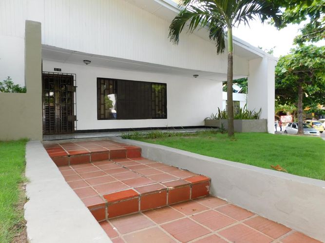 Casa en venta en La Campiña, Barranquilla, 444 m² · foto 3 de 9