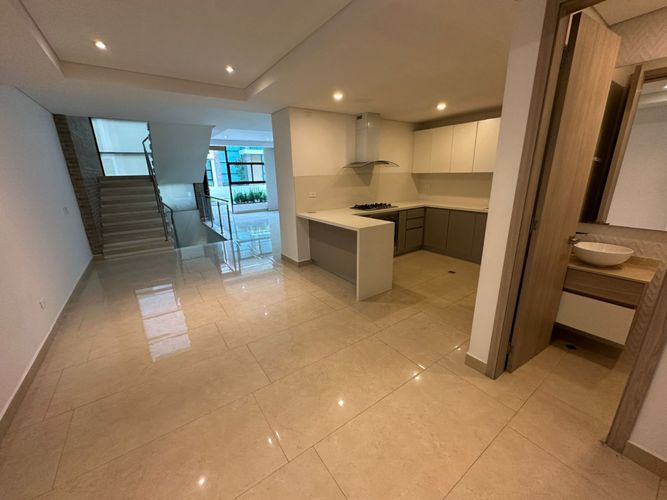 Casa de 3 alcobas en venta en Urbanizacion Los Corales, Barranquilla, 224 m² · foto 2 de 24