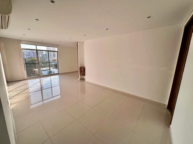Apartamento de 3 alcobas en venta en Altos De Riomar, Barranquilla, 126 m² · foto 2 de 18