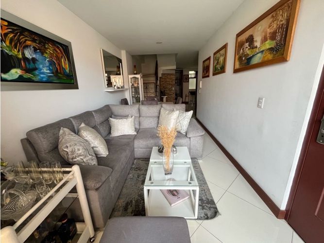 Apartamento de 3 alcobas en venta en El Dorado, Envigado, 92 m² · foto 2 de 16