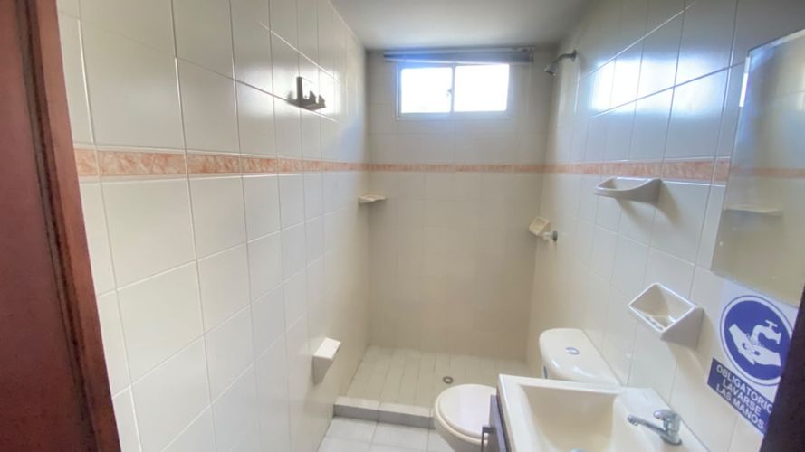 Local en venta en Manga, Cartagena, 112 m² · foto 17 de 24