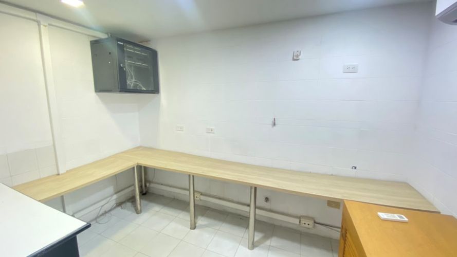 Local en venta en Manga, Cartagena, 112 m² · foto 18 de 24