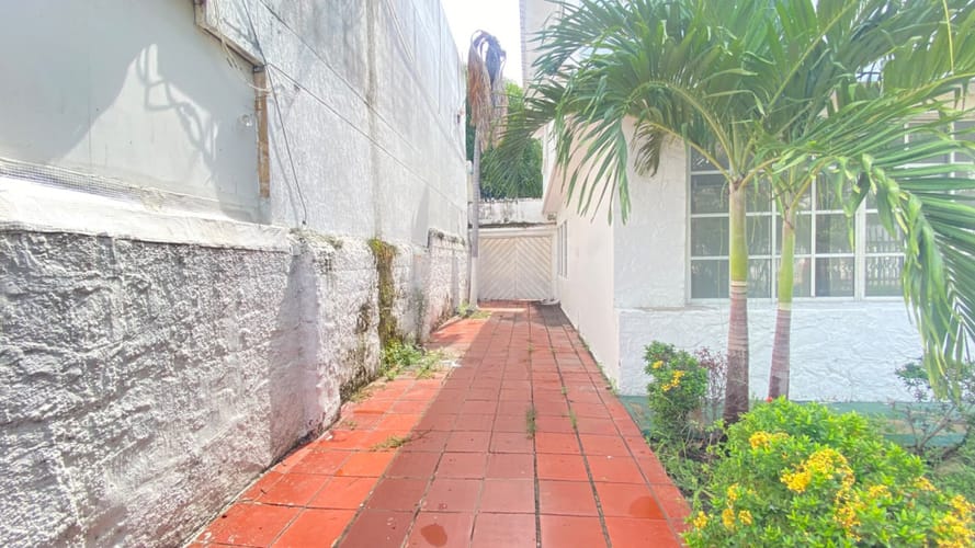 Casa de 6 alcobas en arriendo en Manga, Cartagena, 400 m² · foto 3 de 23