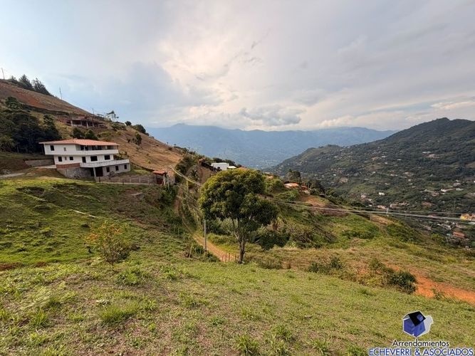 Casa de 4 alcobas en venta en Machado, Copacabana · foto 4 de 12