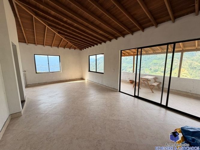 Casa de 4 alcobas en venta en Machado, Copacabana · foto 6 de 12