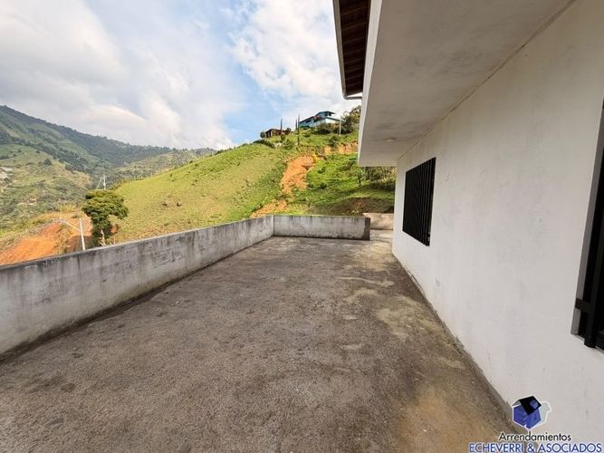 Casa de 4 alcobas en venta en Machado, Copacabana · foto 7 de 12