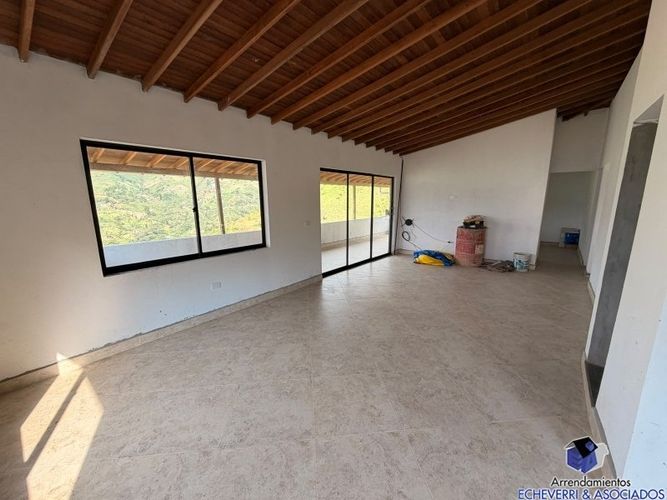 Casa de 4 alcobas en venta en Machado, Copacabana · foto 8 de 12