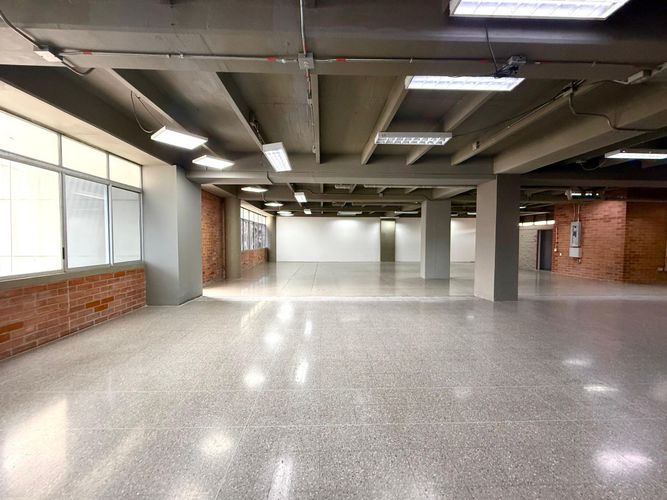 Oficina en arriendo en Olaya Herrera, Medellín, 390 m² · foto 2 de 15