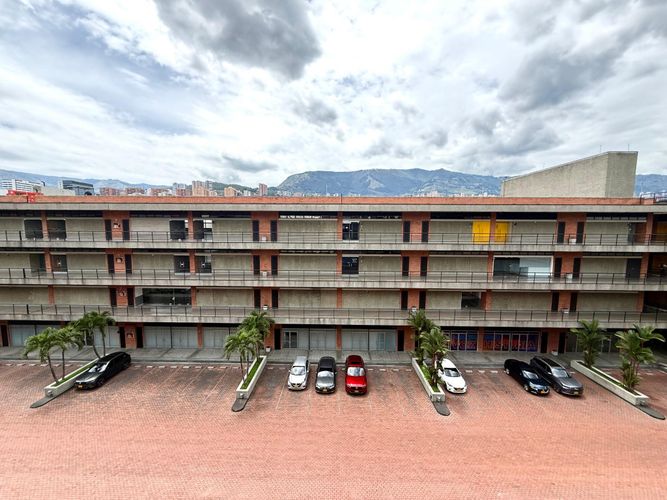 Oficina en arriendo en Olaya Herrera, Medellín, 196 m² · foto 2 de 13