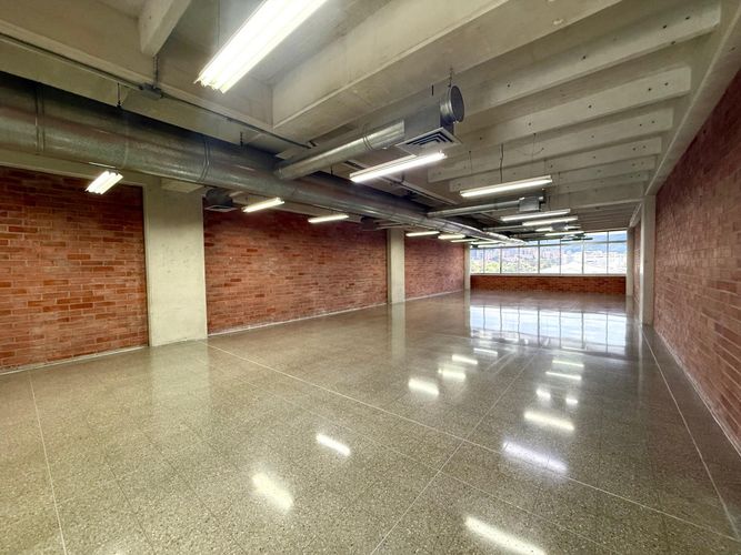 Oficina en arriendo en Olaya Herrera, Medellín, 196 m² · foto 4 de 13