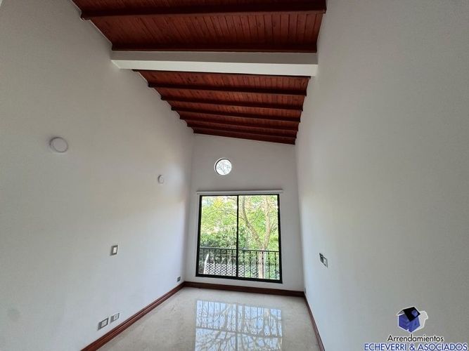 Casa de 3 alcobas en venta en El Dorado, Envigado, 170 m² · foto 2 de 16