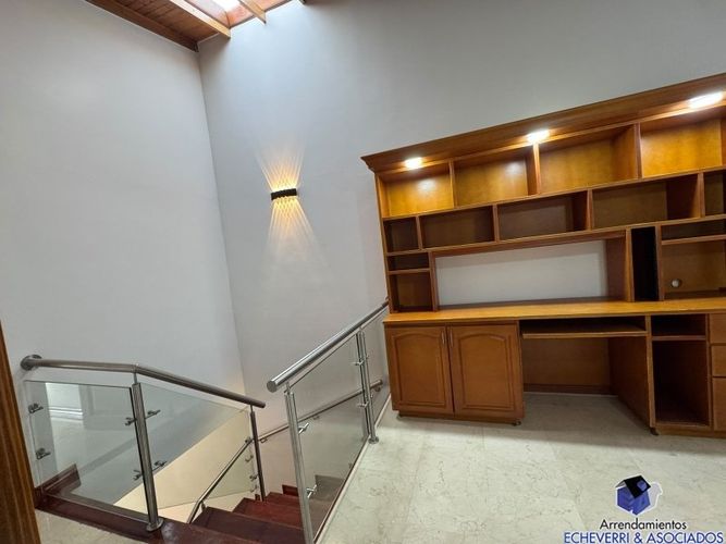 Casa de 3 alcobas en venta en El Dorado, Envigado, 170 m² · foto 3 de 16