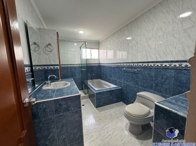 Casa de 3 alcobas en venta en El Dorado, Envigado, 170 m² · foto 4 de 16