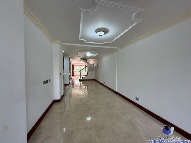 Casa de 3 alcobas en venta en El Dorado, Envigado, 170 m² · foto 11 de 16