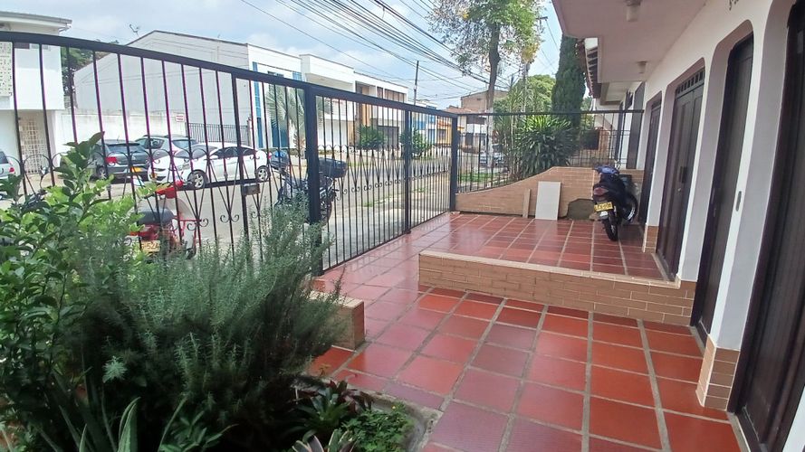 Edificio en venta en Mayapan Las Vegas, Cali, 689 m² · foto 2 de 24