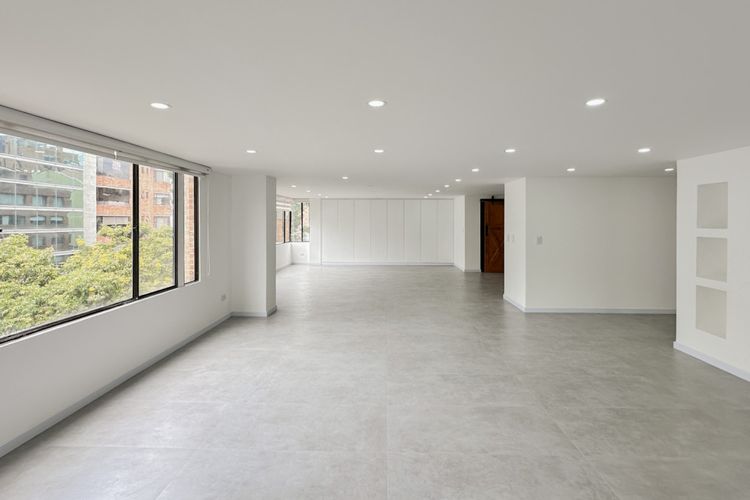 Apartamento de 3 alcobas en venta en Chico Norte, Bogotá, 280 m² · foto 2 de 24