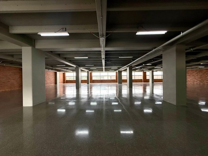 Oficina en arriendo en Olaya Herrera, Medellín, 925 m² · foto 2 de 17