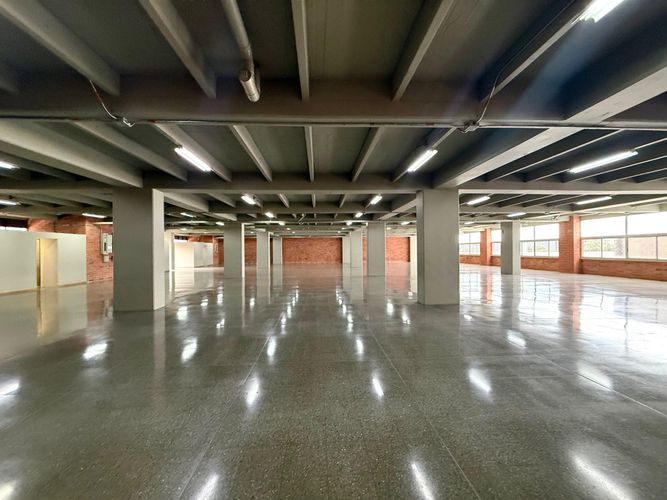Oficina en arriendo en Olaya Herrera, Medellín, 925 m² · foto 4 de 17