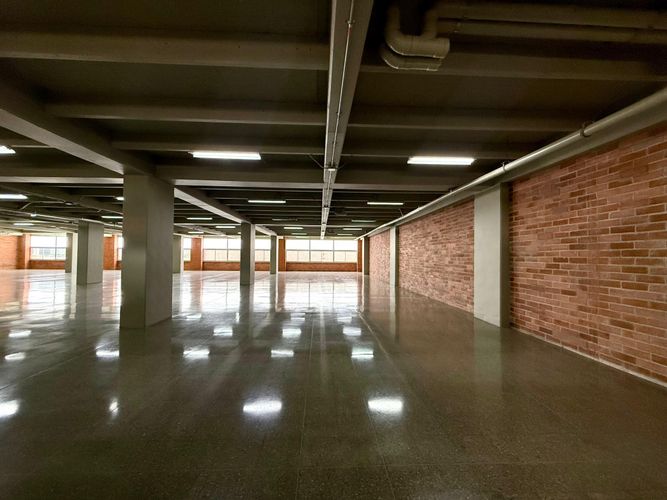 Oficina en arriendo en Olaya Herrera, Medellín, 925 m² · foto 7 de 17