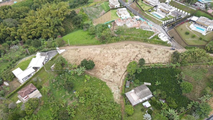 Lote en venta en Condina, Pereira, 2700 m² · foto 2 de 6