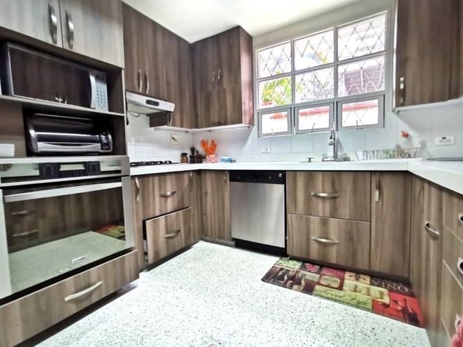 Oficina en venta en El Poblado, Medellín, 551 m² · foto 4 de 11