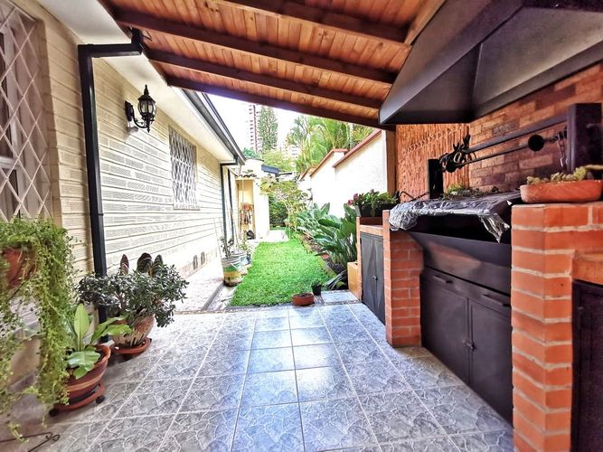 Oficina en venta en El Poblado, Medellín, 551 m² · foto 9 de 11
