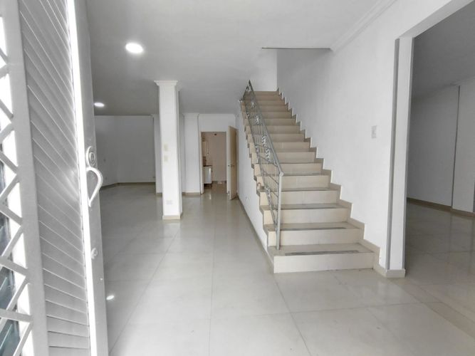 Local en arriendo en Champagnat, Cali, 360 m² · foto 2 de 24