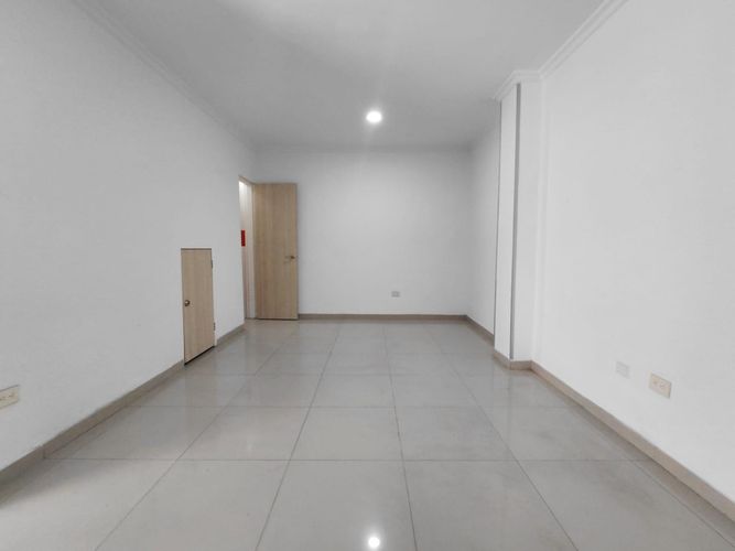 Local en arriendo en Champagnat, Cali, 360 m² · foto 9 de 24
