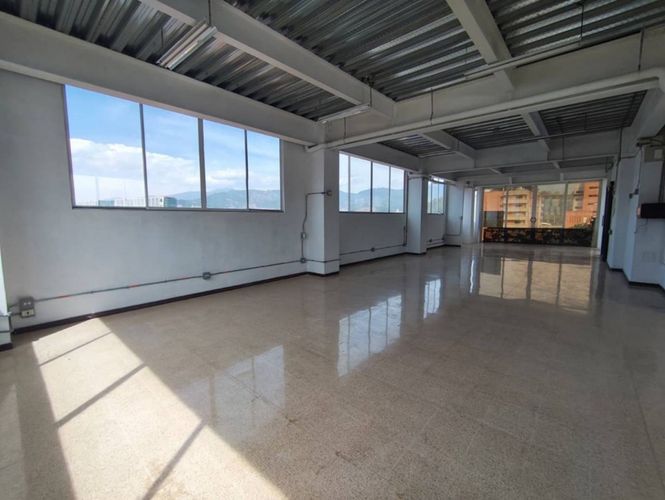 Bodega en arriendo en Perpetuo Socorro, Medellín, 168 m² · foto 3 de 11