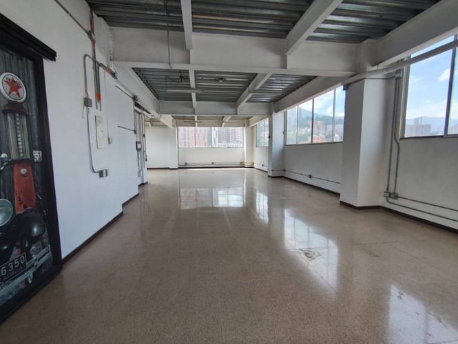 Bodega en arriendo en Perpetuo Socorro, Medellín, 168 m² · foto 4 de 11